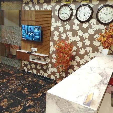 Hotel Golden City 巴罗达 外观 照片