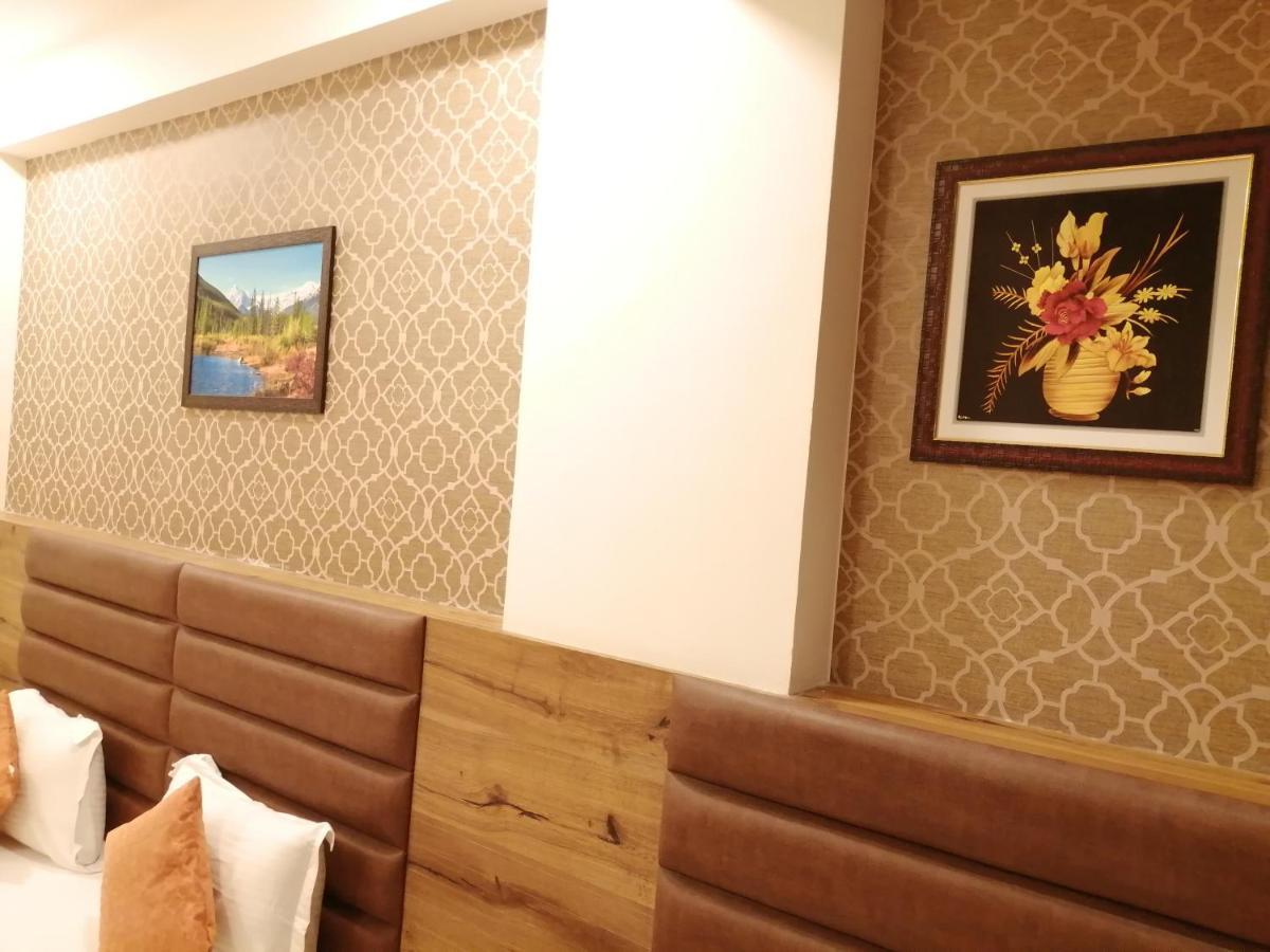 Hotel Golden City 巴罗达 外观 照片