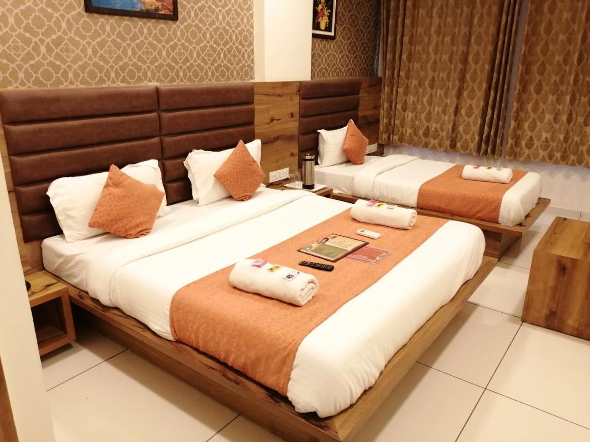 Hotel Golden City 巴罗达 外观 照片