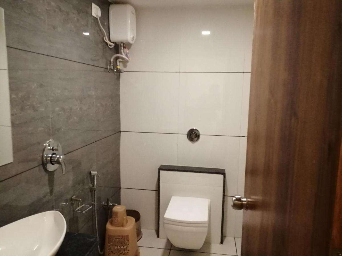 Hotel Golden City 巴罗达 外观 照片