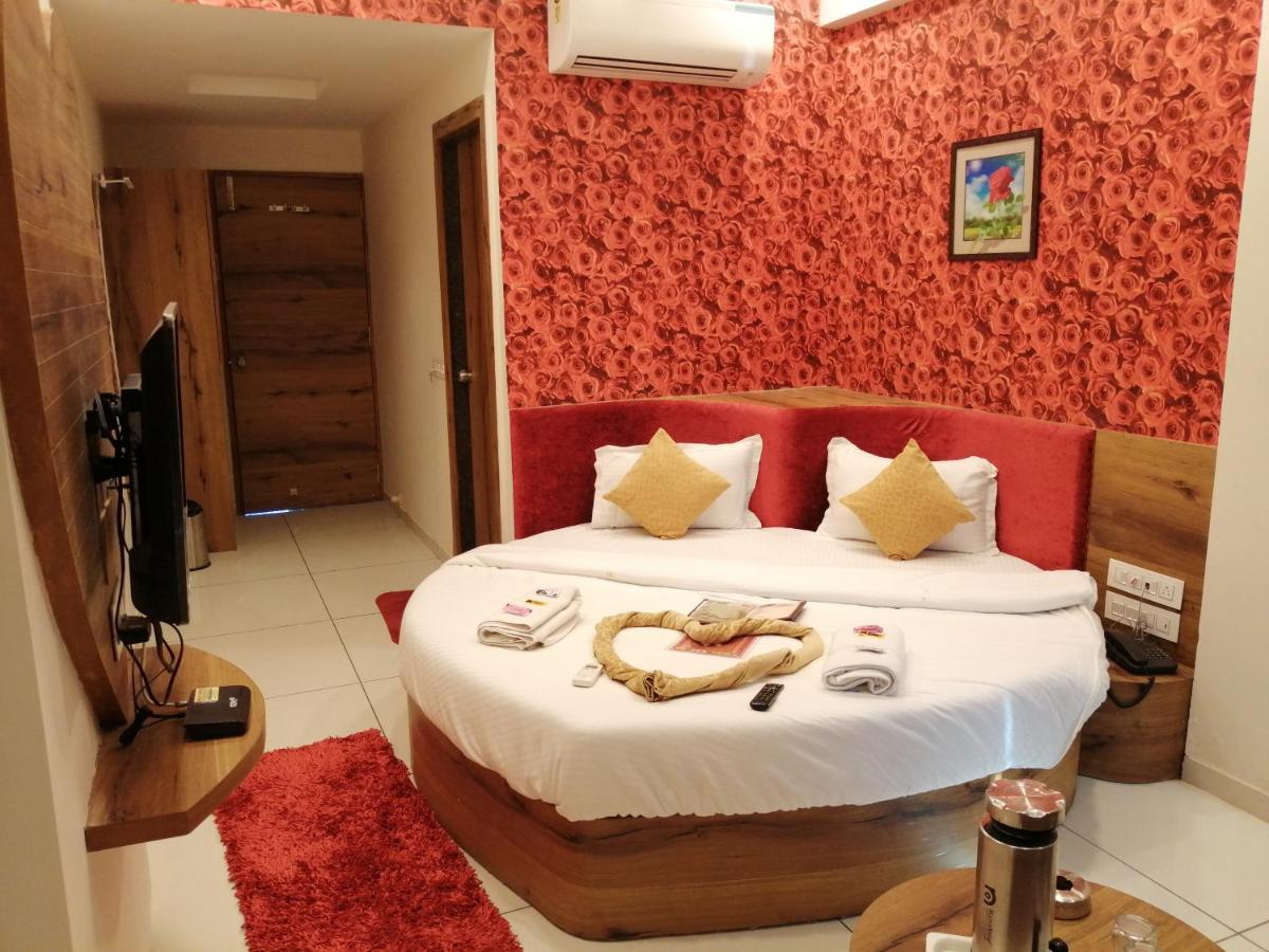 Hotel Golden City 巴罗达 外观 照片