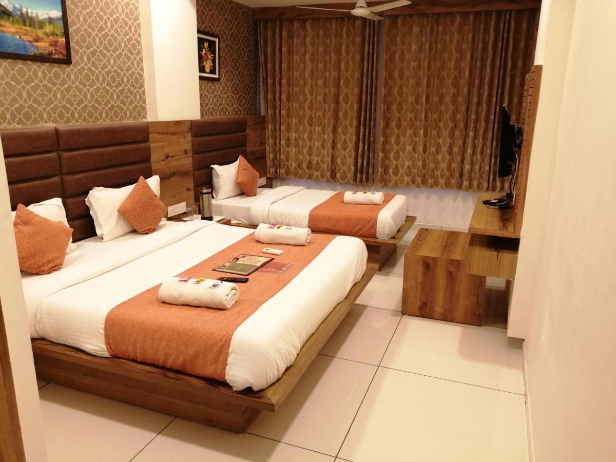 Hotel Golden City 巴罗达 外观 照片
