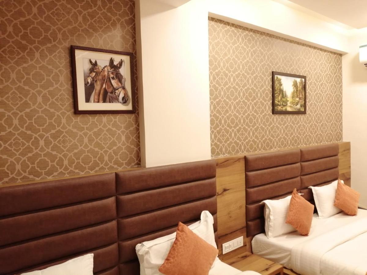 Hotel Golden City 巴罗达 外观 照片