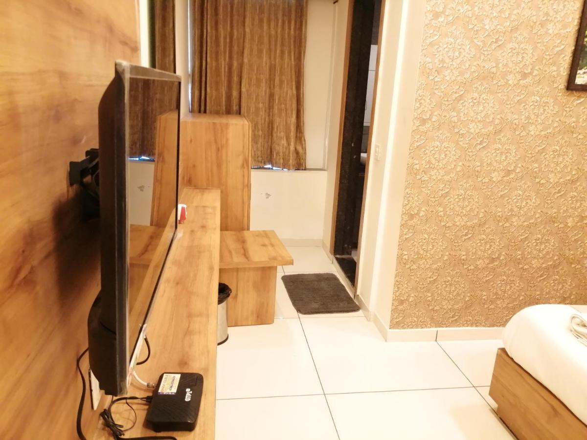 Hotel Golden City 巴罗达 外观 照片