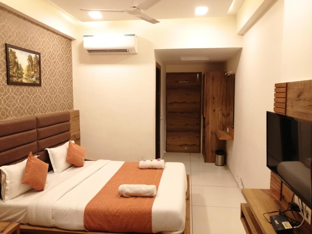 Hotel Golden City 巴罗达 外观 照片